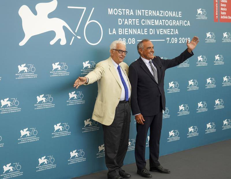 El director japonés Hirokazu Kore-eda ha hecho coincidir por primera vez en sus dilatadas carreras a Catherine Deneuve y Juliette Binoche, dos iconos del cine francés, en «La verité», la cinta que abrió este miércoles la competición oficial de la 76 Mostra de Venecia.