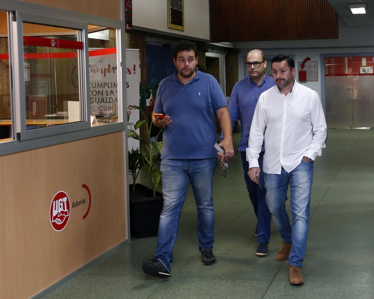 Abel Suárez, Luis Antonio Villazón y Javier Fernández Lanero, antes de la presentación de la Escuela de Verano. 