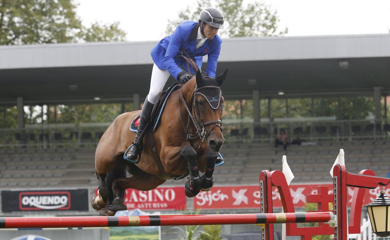 Nicolás Toro se impuso en la segunda prueba de caballos jóvenes del CSIO de Gijón 2019.