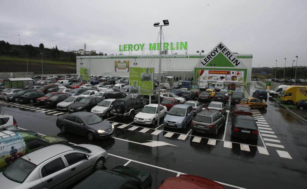 Instalaciones de Leroy Merlin en Nuevo Roces, uno de los grandes centros comerciales que se vería afectado por el nuevo tipo del IBI. 