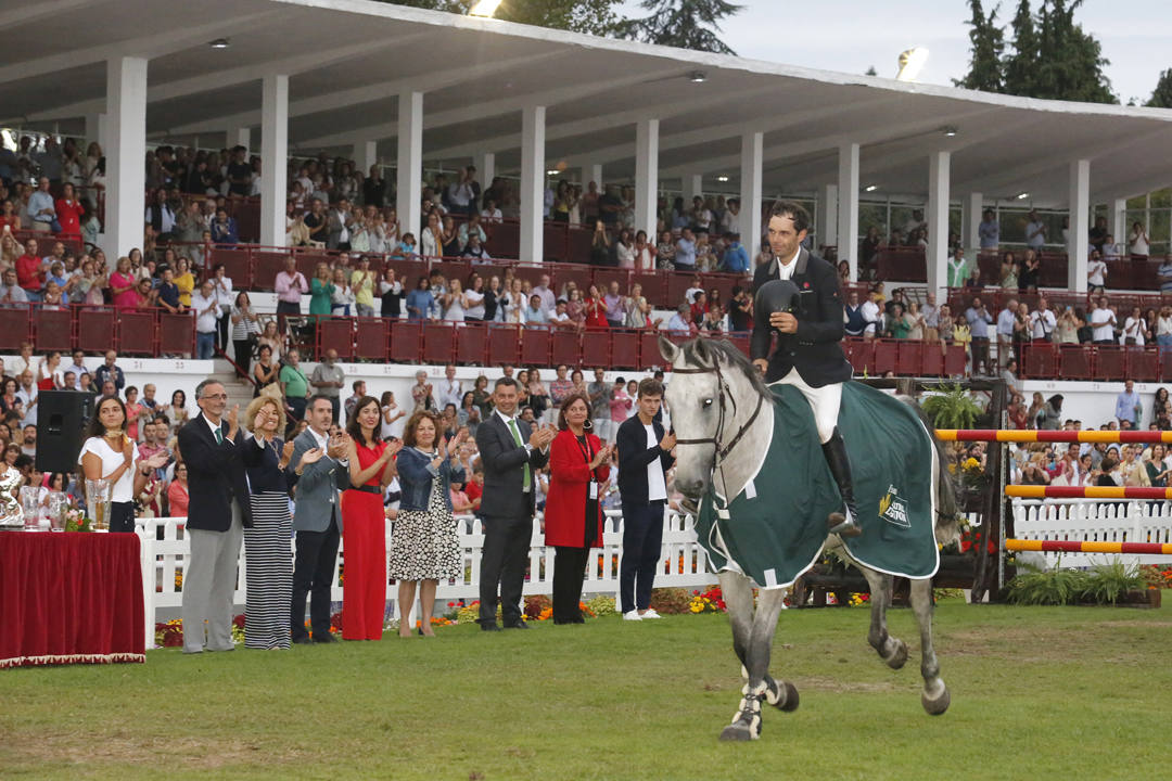 Fotos: Eduardo Álvarez Aznar se impone en una jornada trepidante en el hípico