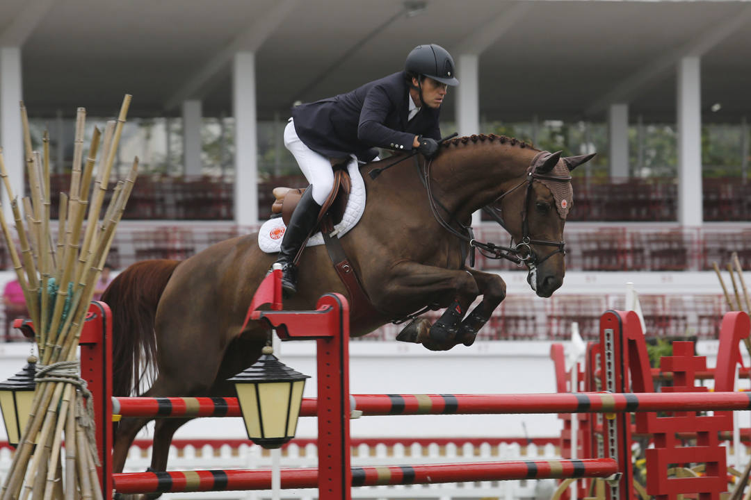 Fotos: Eduardo Álvarez Aznar se impone en una jornada trepidante en el hípico