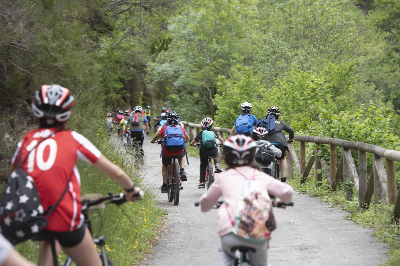 Ciclistas por la Senda del Oso