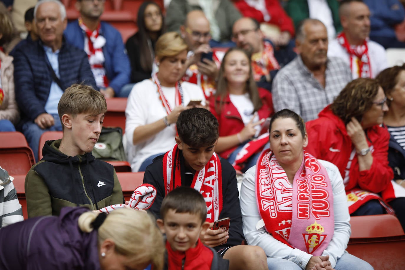El Molinón se rinde a Manu García en la victoria del Sporting.