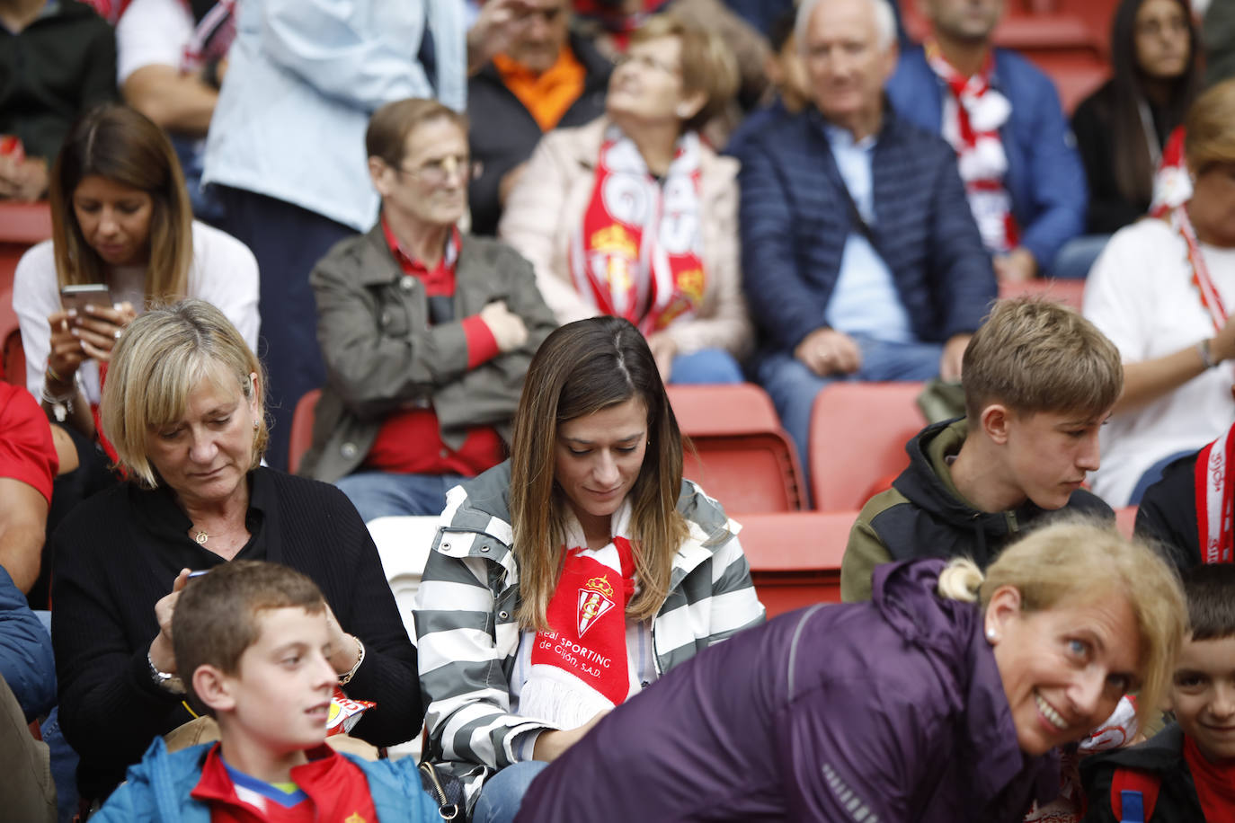 El Molinón se rinde a Manu García en la victoria del Sporting.