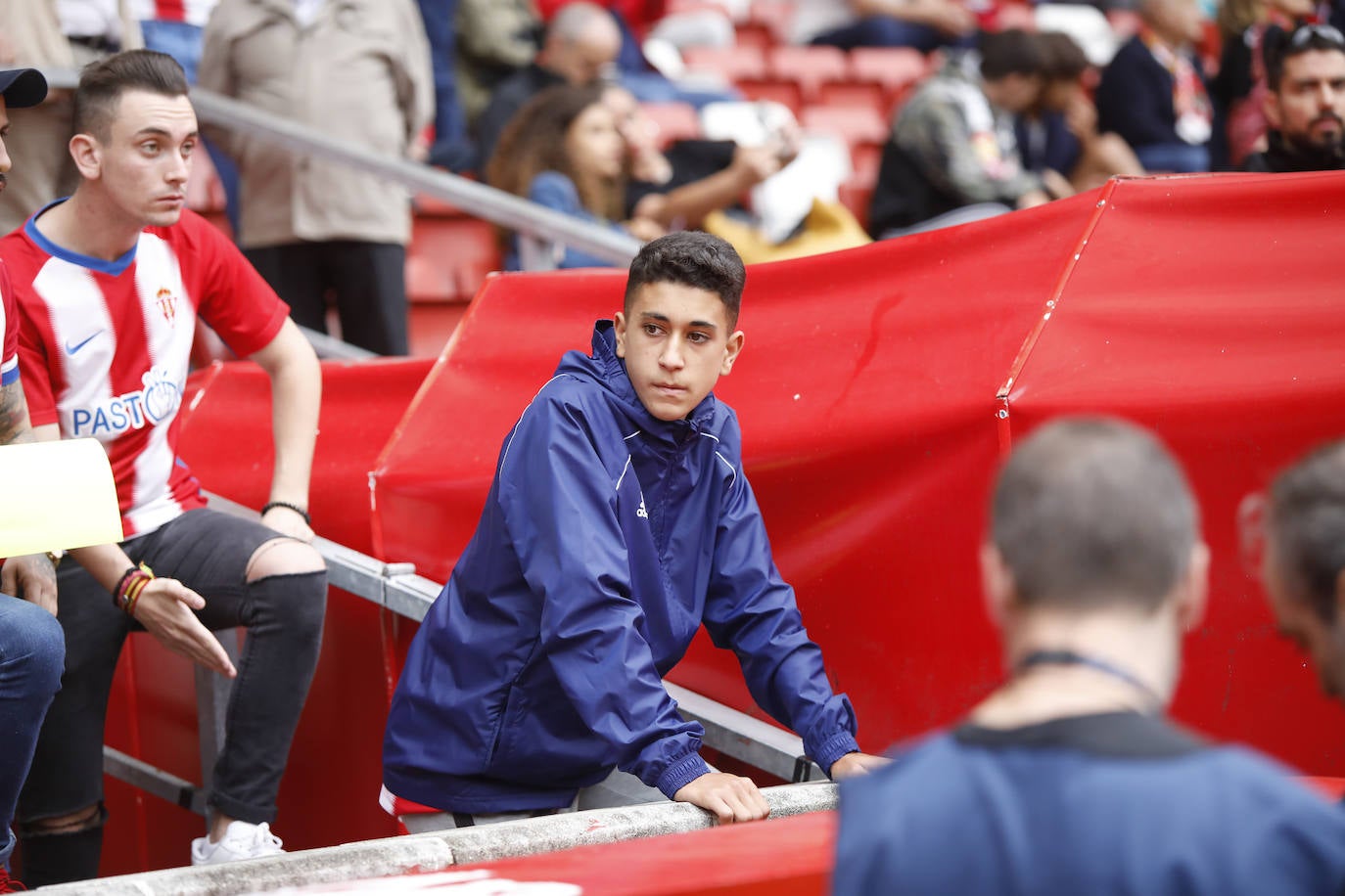 El Molinón se rinde a Manu García en la victoria del Sporting.