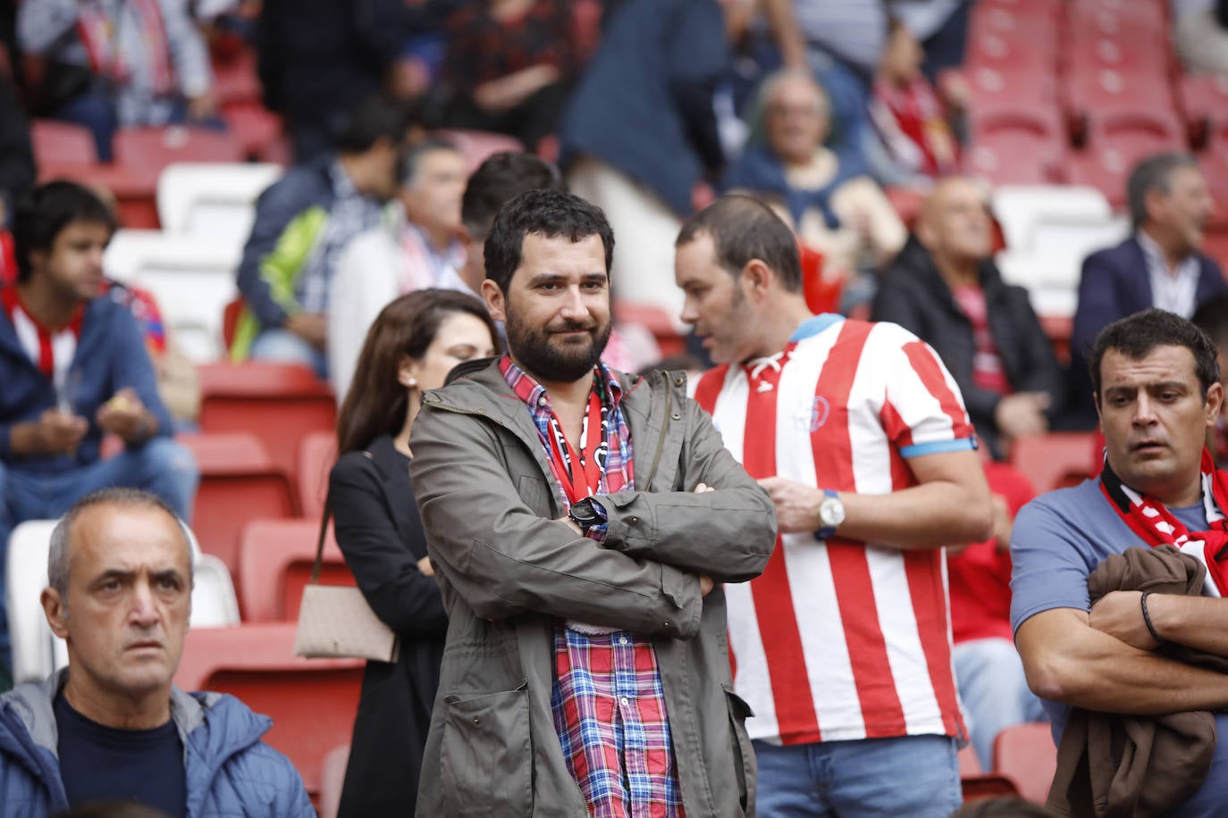 El Molinón se rinde a Manu García en la victoria del Sporting.