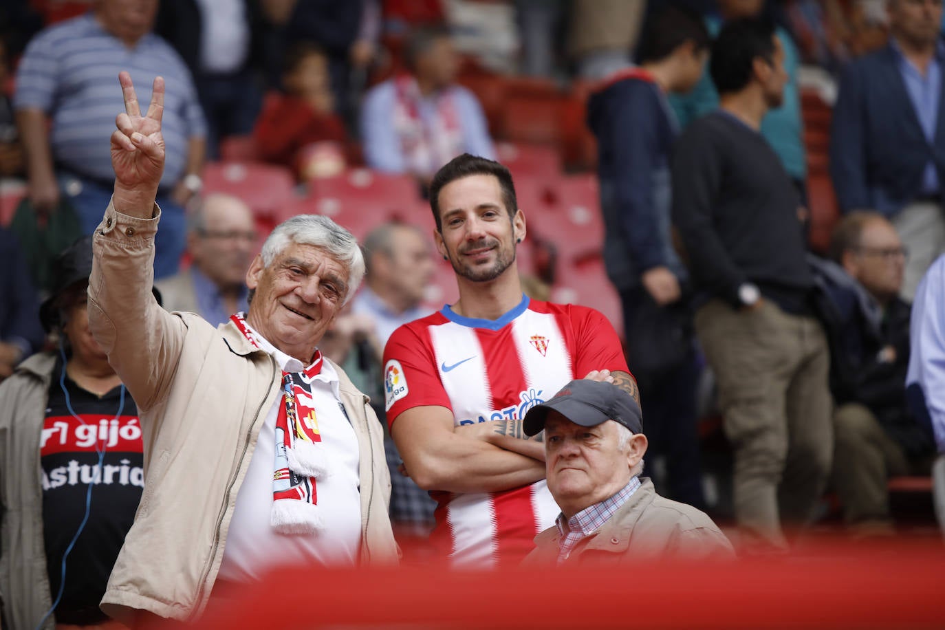 El Molinón se rinde a Manu García en la victoria del Sporting.