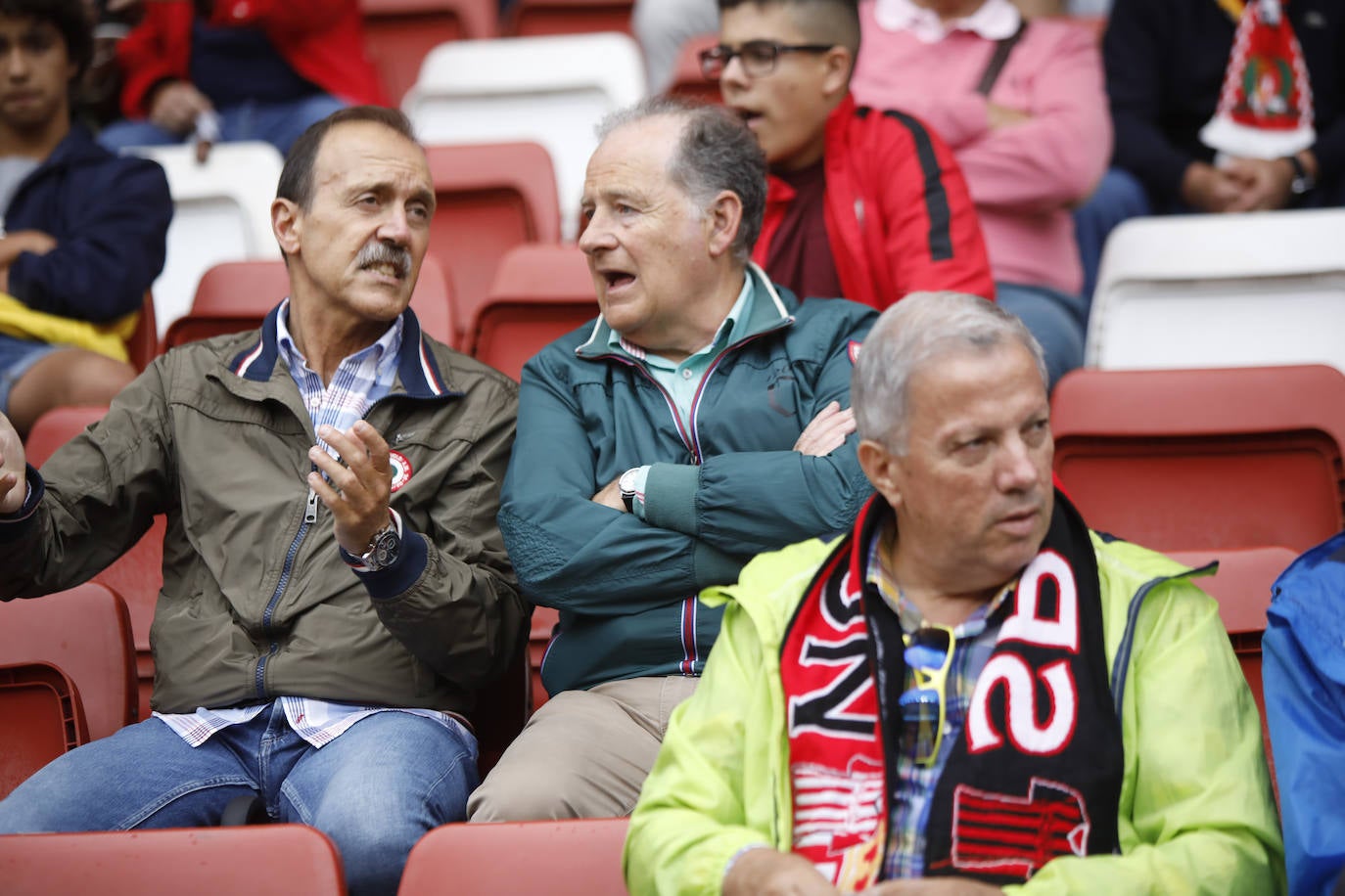 El Molinón se rinde a Manu García en la victoria del Sporting.
