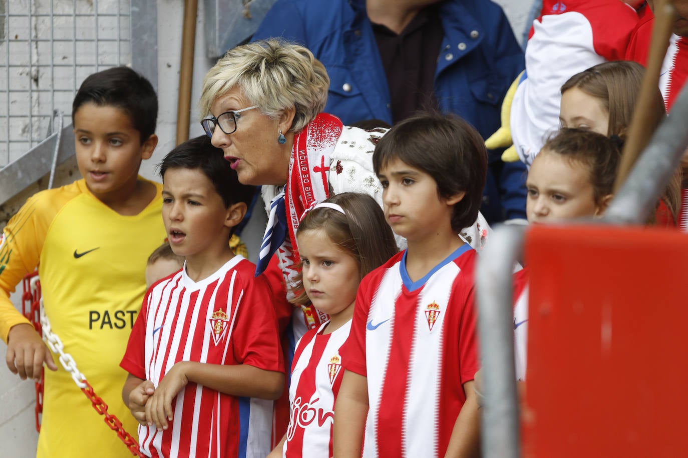 El Molinón se rinde a Manu García en la victoria del Sporting.