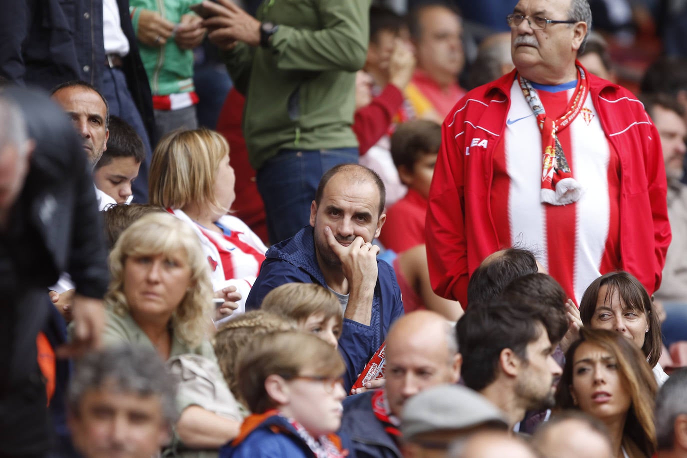 El Molinón se rinde a Manu García en la victoria del Sporting.