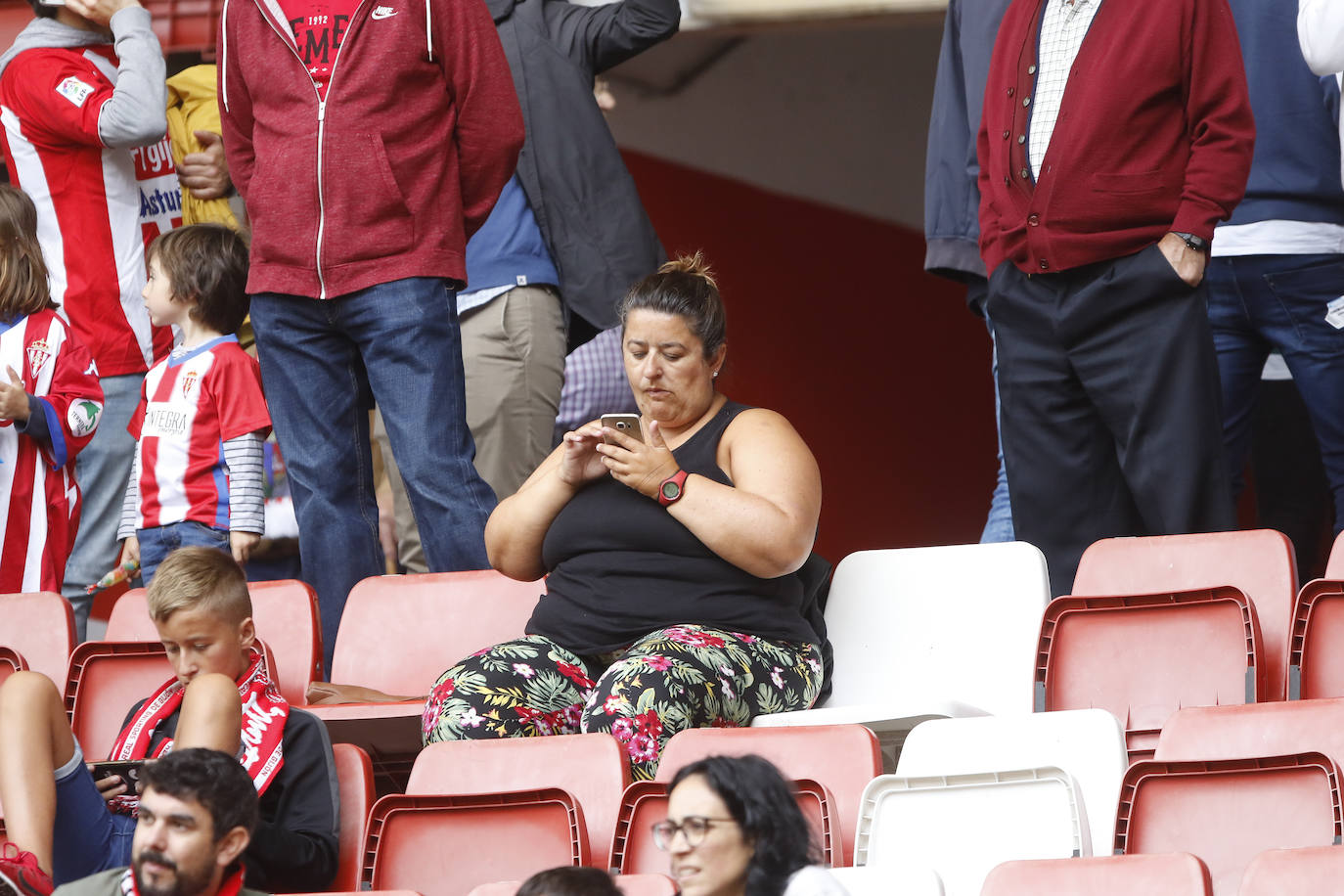 El Molinón se rinde a Manu García en la victoria del Sporting.