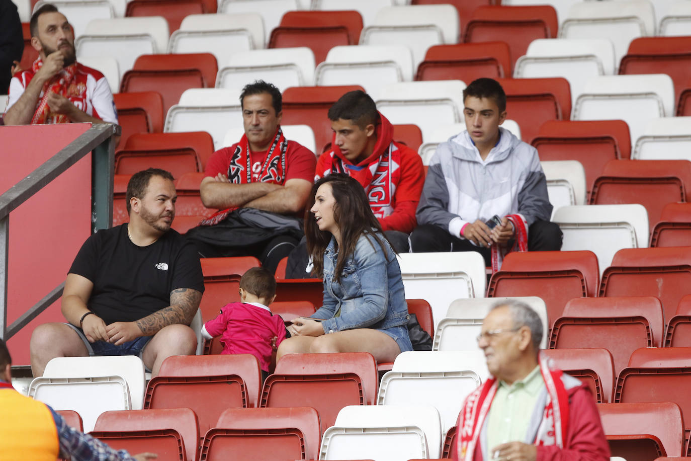 El Molinón se rinde a Manu García en la victoria del Sporting.
