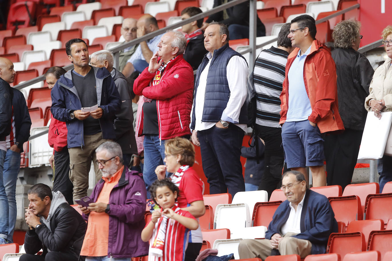 El Molinón se rinde a Manu García en la victoria del Sporting.