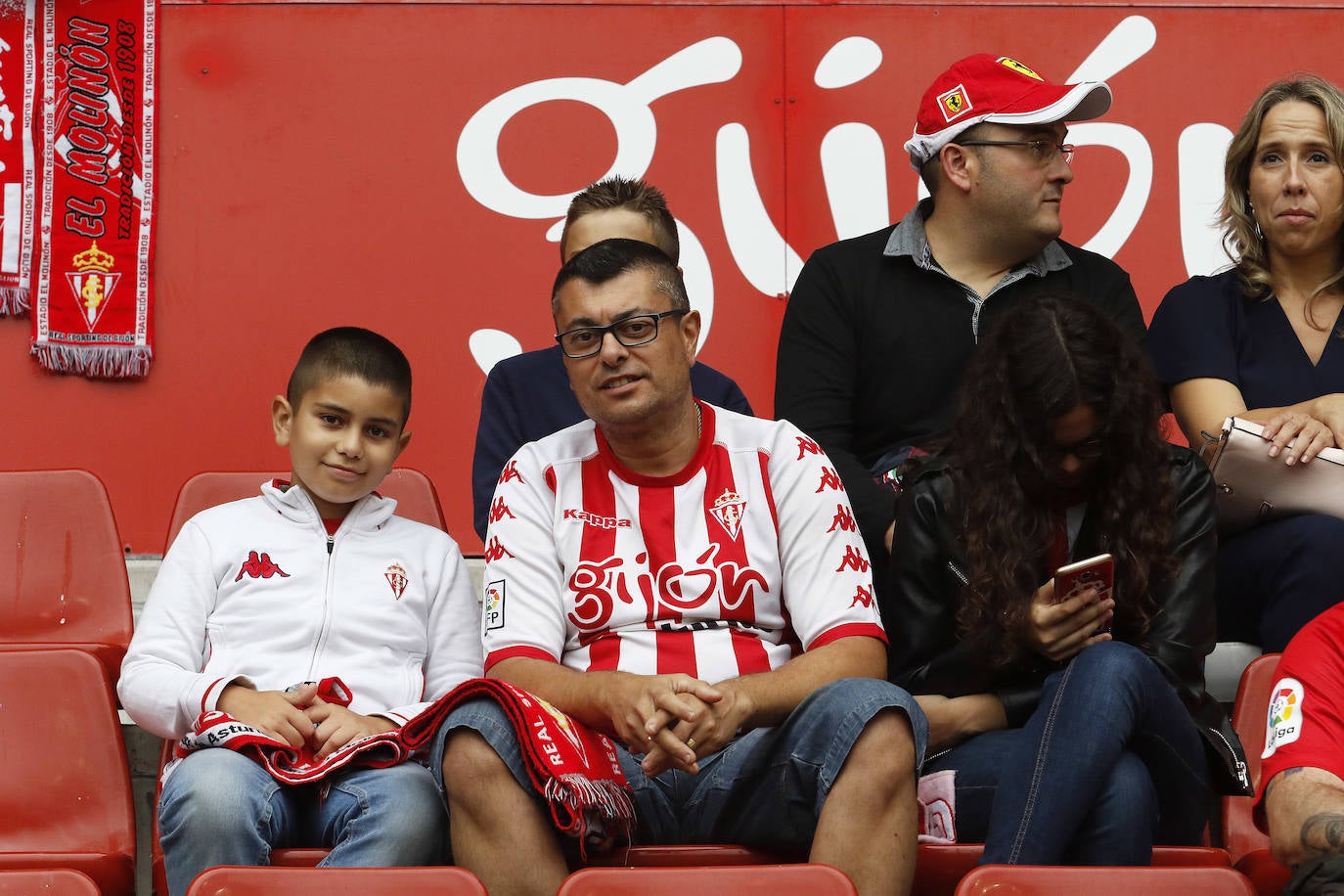 Fotos: ¿Estuviste en el partido Sporting-Albacete? ¡Búscate!