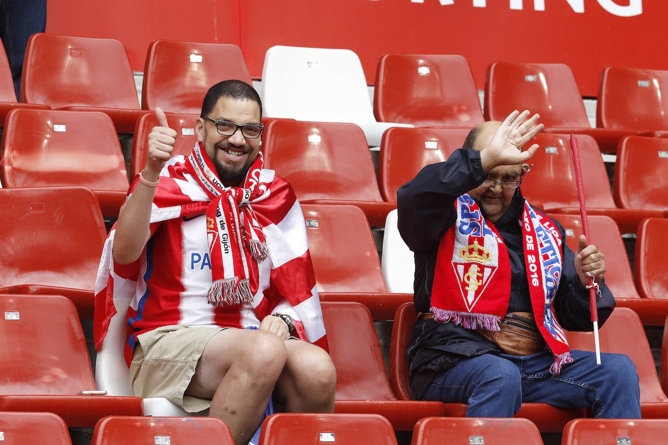 Fotos: ¿Estuviste en el partido Sporting-Albacete? ¡Búscate!