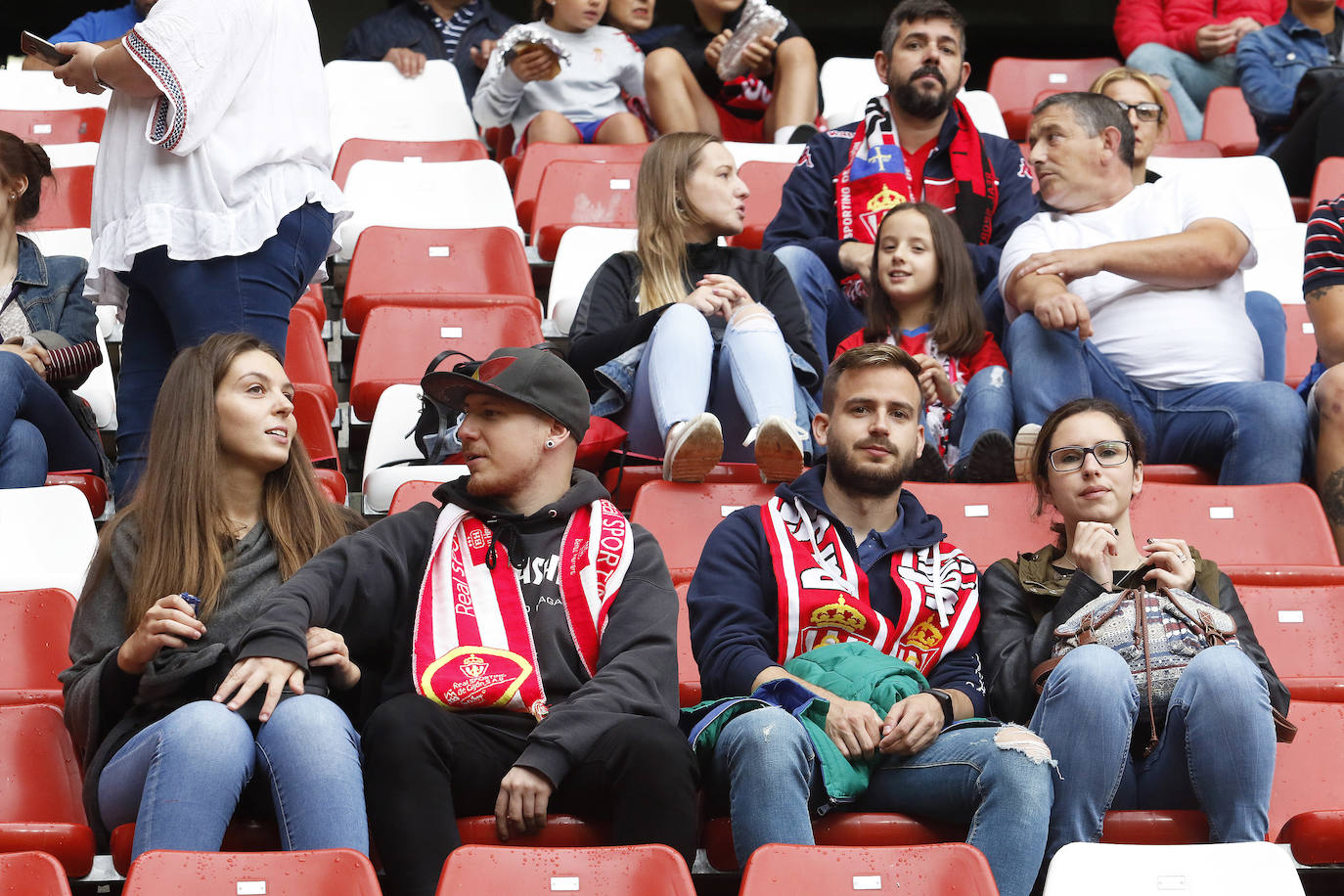 Fotos: ¿Estuviste en el partido Sporting-Albacete? ¡Búscate!