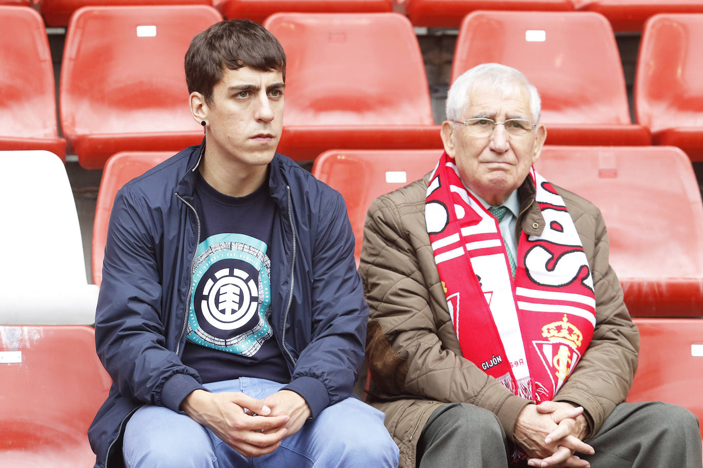 Fotos: ¿Estuviste en el partido Sporting-Albacete? ¡Búscate!