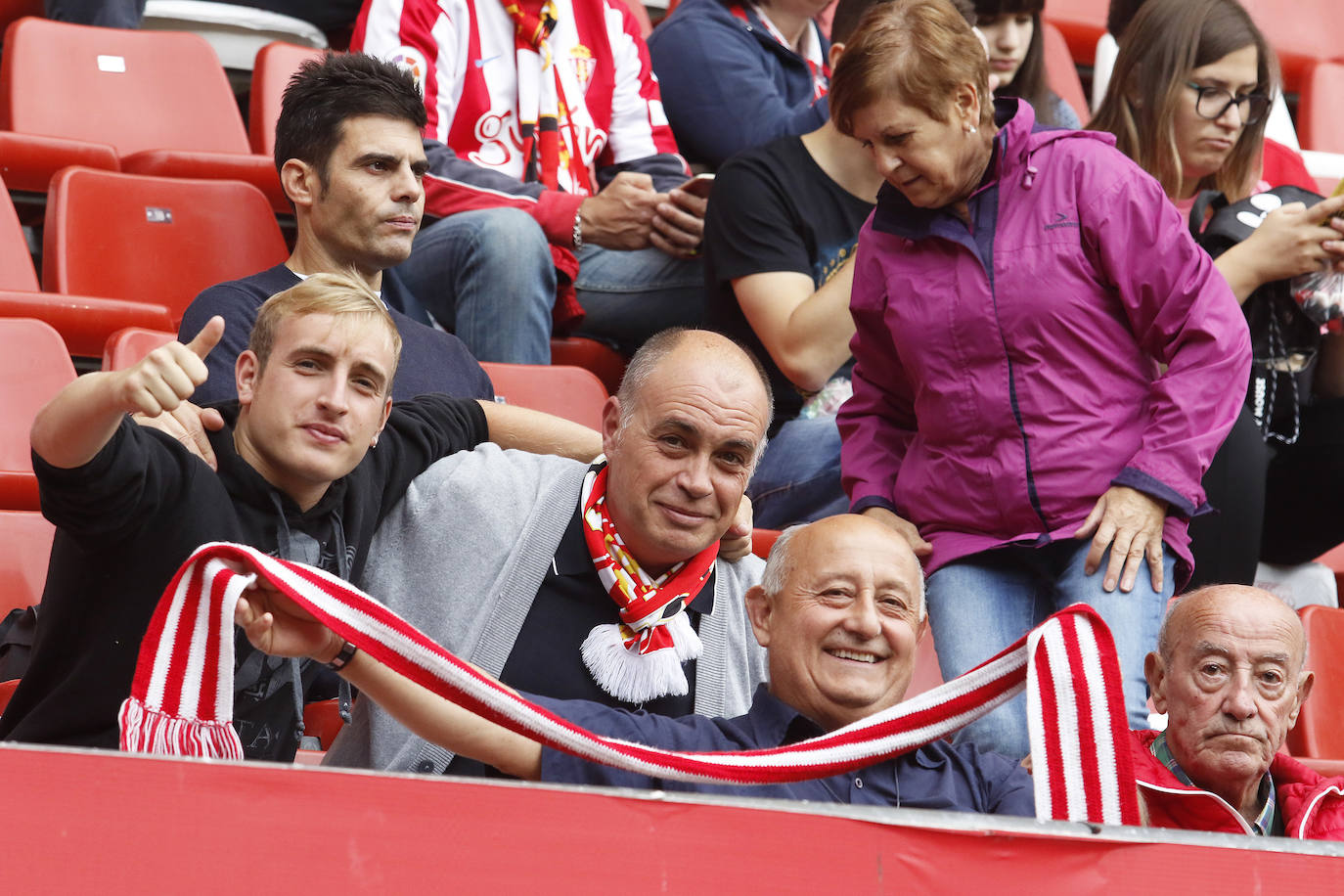 Fotos: ¿Estuviste en el partido Sporting-Albacete? ¡Búscate!