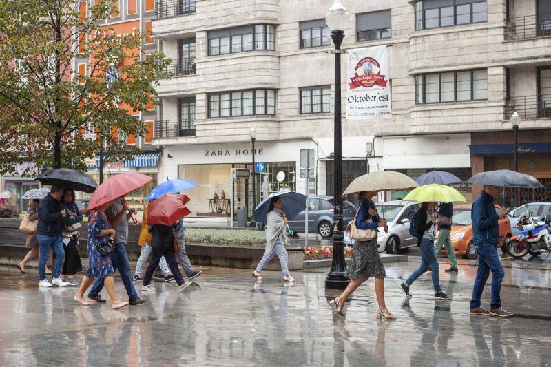 Fotos: Temperaturas otoñales y de intensas lluvias en Asturias