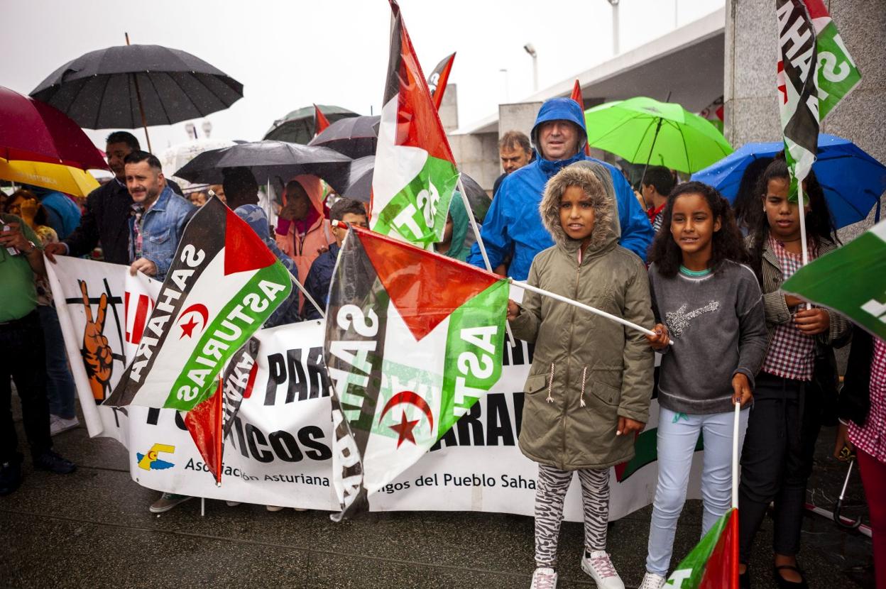 Asistentes a la concentración organizada en la zona del Piles. 