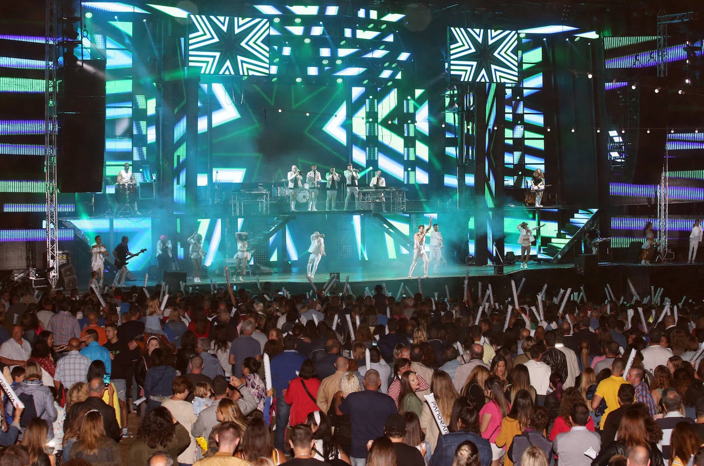 La orquesta congregó a un gran número de fieles así como vecinos de la localidad en la última verbena de este año.