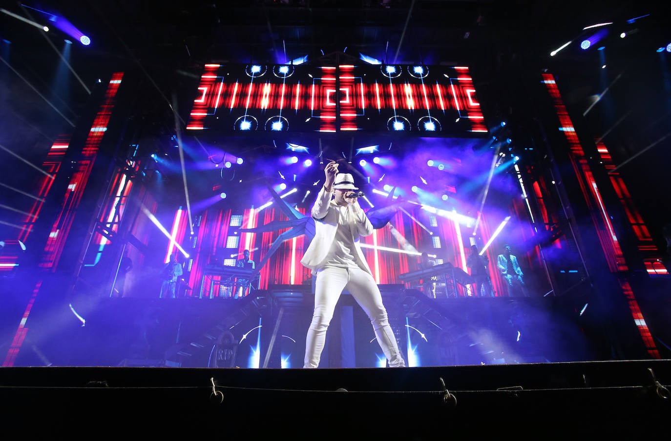 La orquesta congregó a un gran número de fieles así como vecinos de la localidad en la última verbena de este año.