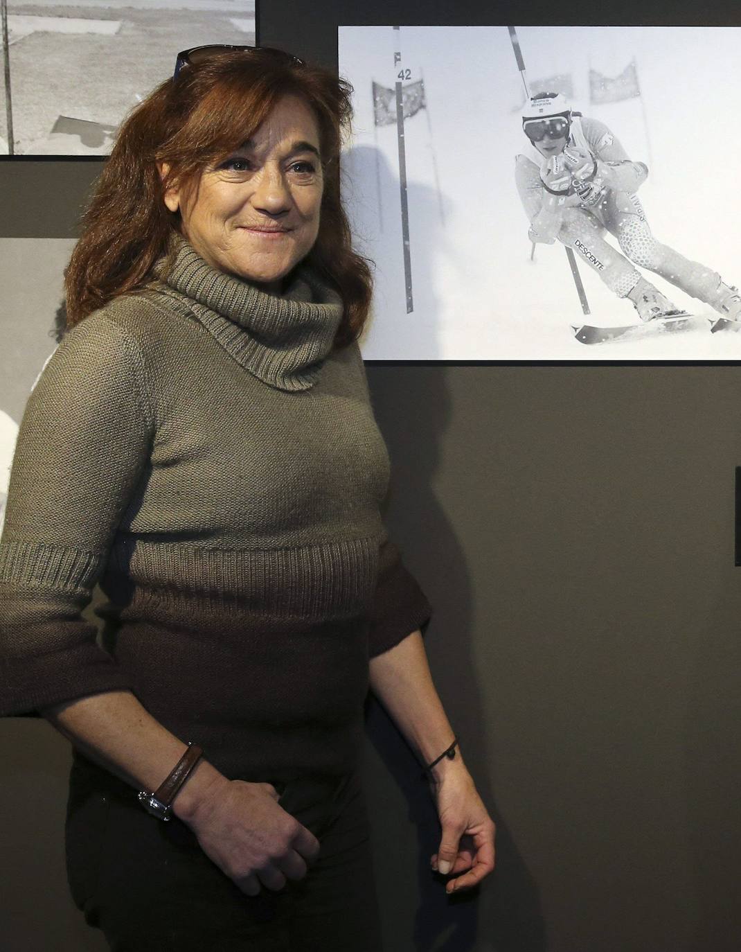 La esquiadora Blanca Fernández Ochoa, pionera del deporte español, se convirtió en una cara muy conocida después de su medalla olímpica. En 2007, participó en una visita institucional a la estación de esquí de Fuentes de Invierno.