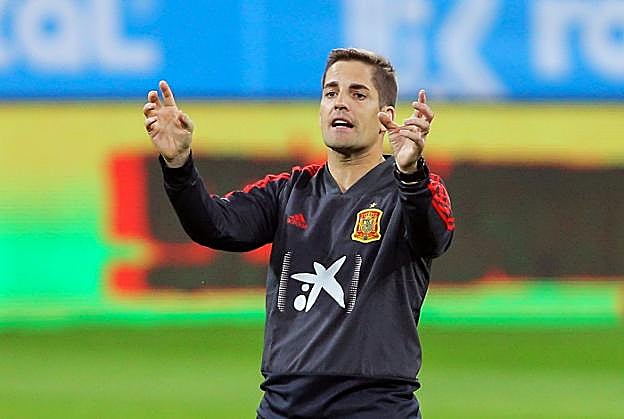 El seleccionador español, durante el entrenamiento de ayer en el Arena Nationala de Bucarest. 