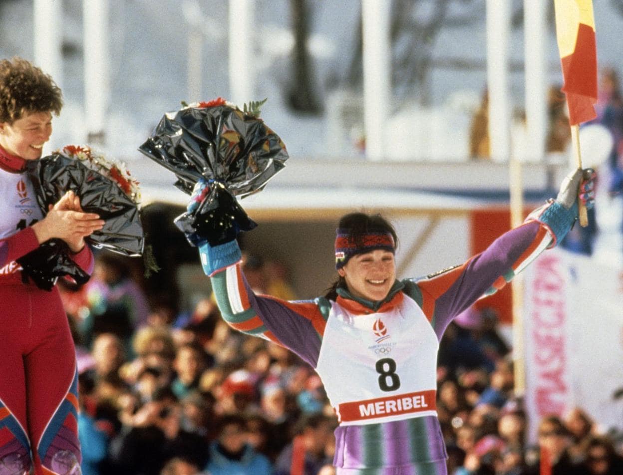 Blanca saluda desde el podio, tras lograr el bronce en el eslalon gigante en Albertville en 1992. 