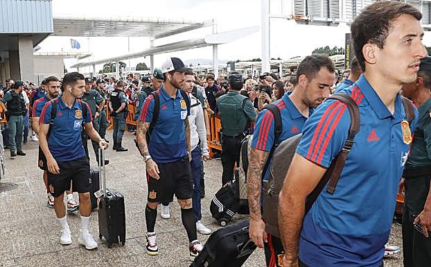 Imagen. La Selección Española de Fútbol llega a Asturias para enfrentarse a Islas Feroe 