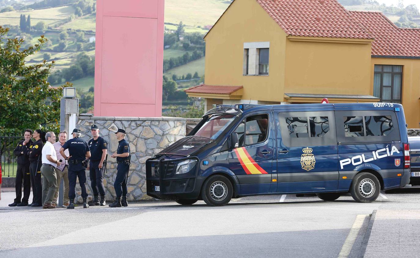 Los futbolistas se entrenaron en Gijón a puerta cerrada para preparar el partido del domingo en El Molinón ante las Islas Feroe
