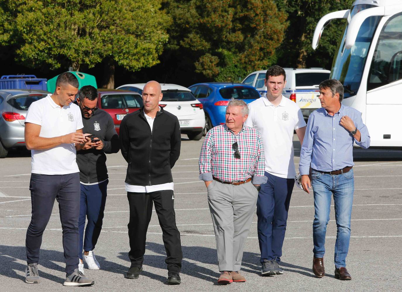 Los futbolistas se entrenaron en Gijón a puerta cerrada para preparar el partido del domingo en El Molinón ante las Islas Feroe
