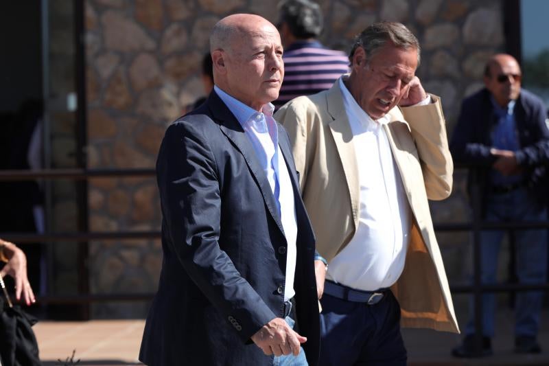 Familiares, amigos, deportistas, políticos, representantes de las Fuerzas de Seguridad y periodistas como Matías Prats han visitado la capilla ardiente de la medallista olímpica Blanca Fernández Ochoa, cuyo cuerpo sin vida fue encontrado este miércoles en la sierra de Guadarrama. Sus restos serán incinerados y, siempre que el juez dé autorización, esparcidos en una ceremonia íntima en Siete Picos, la montaña preferida de la exesquiadora.