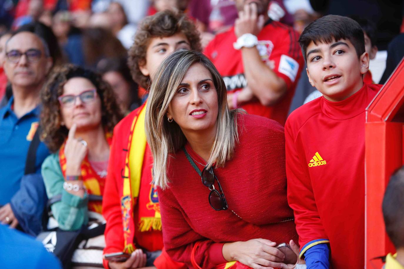 ¿Estuviste este domingo en el partido España-Islas Feroe en El Molinón? 