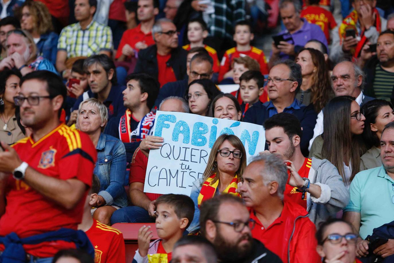 ¿Estuviste este domingo en el partido España-Islas Feroe en El Molinón? 