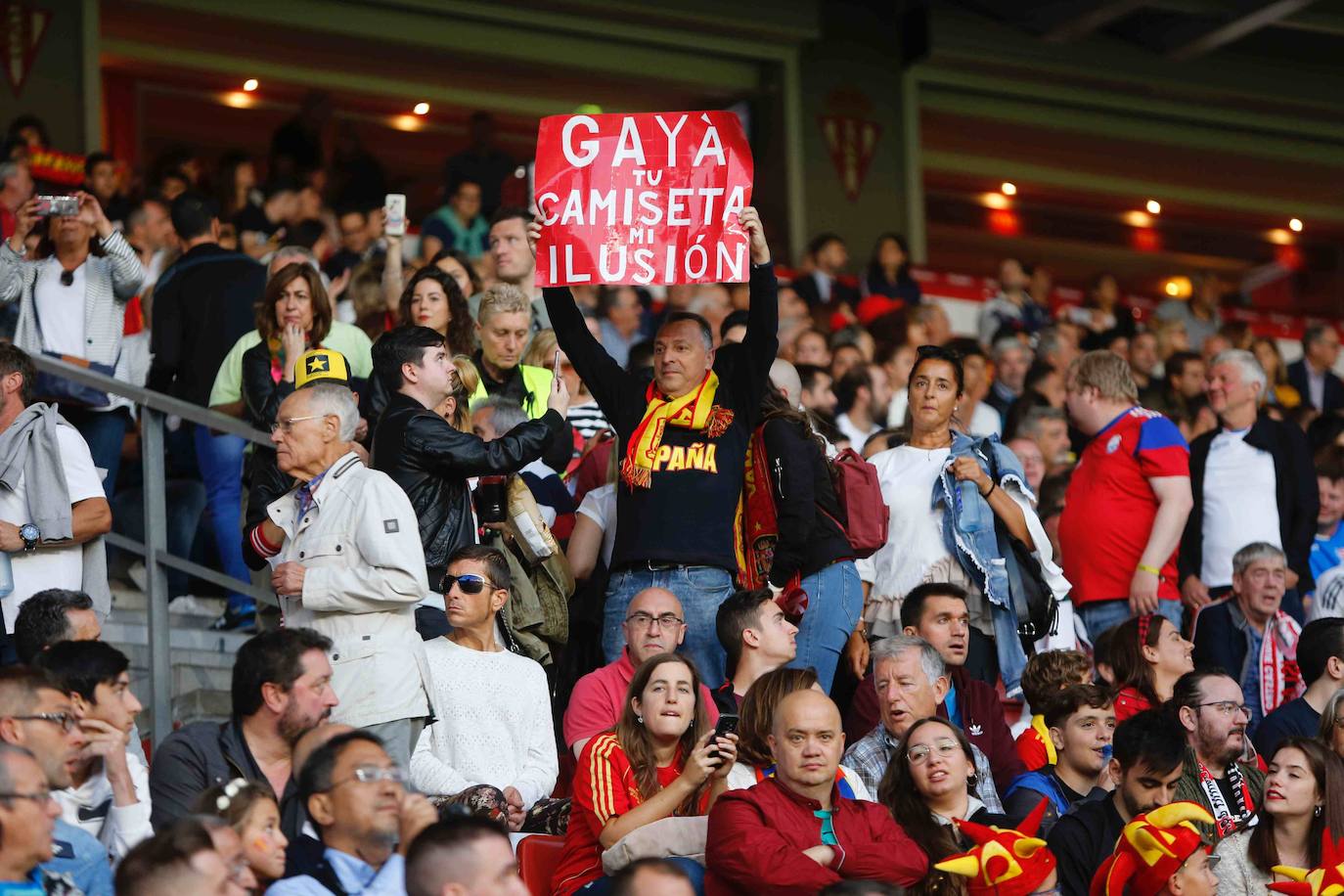 ¿Estuviste este domingo en el partido España-Islas Feroe en El Molinón? 