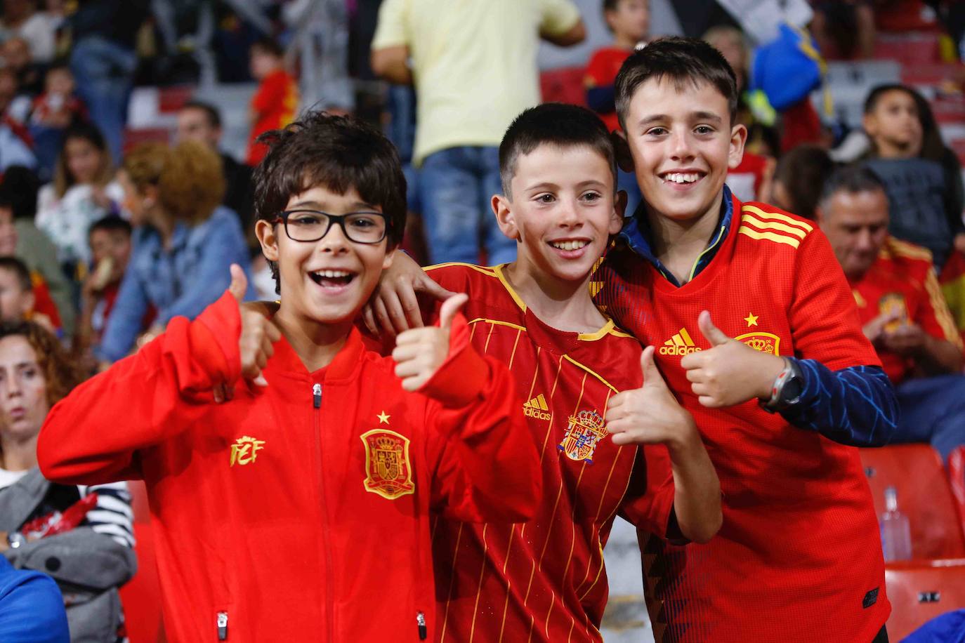 ¿Estuviste este domingo en el partido España-Islas Feroe en El Molinón? 