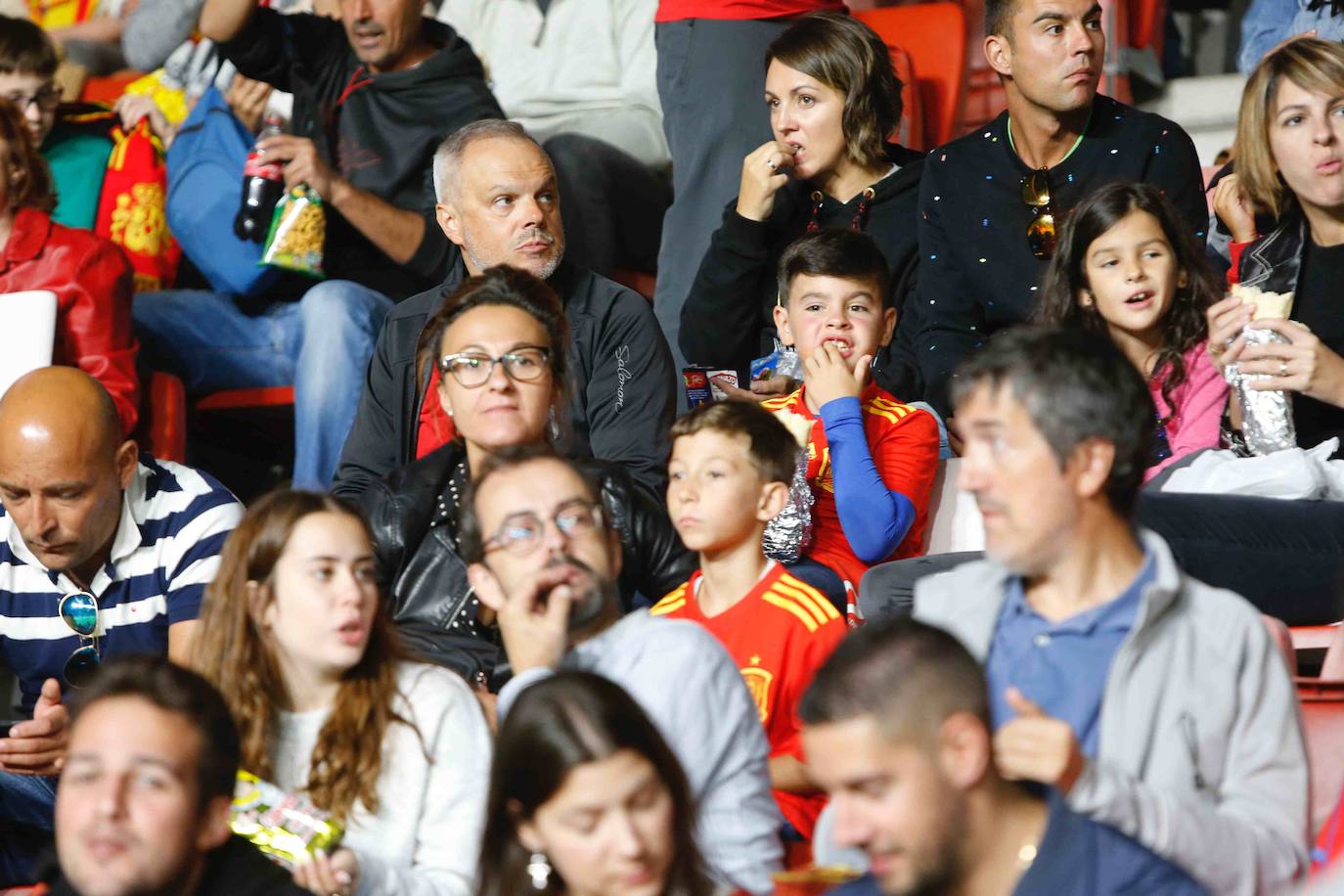 ¿Estuviste este domingo en el partido España-Islas Feroe en El Molinón? 