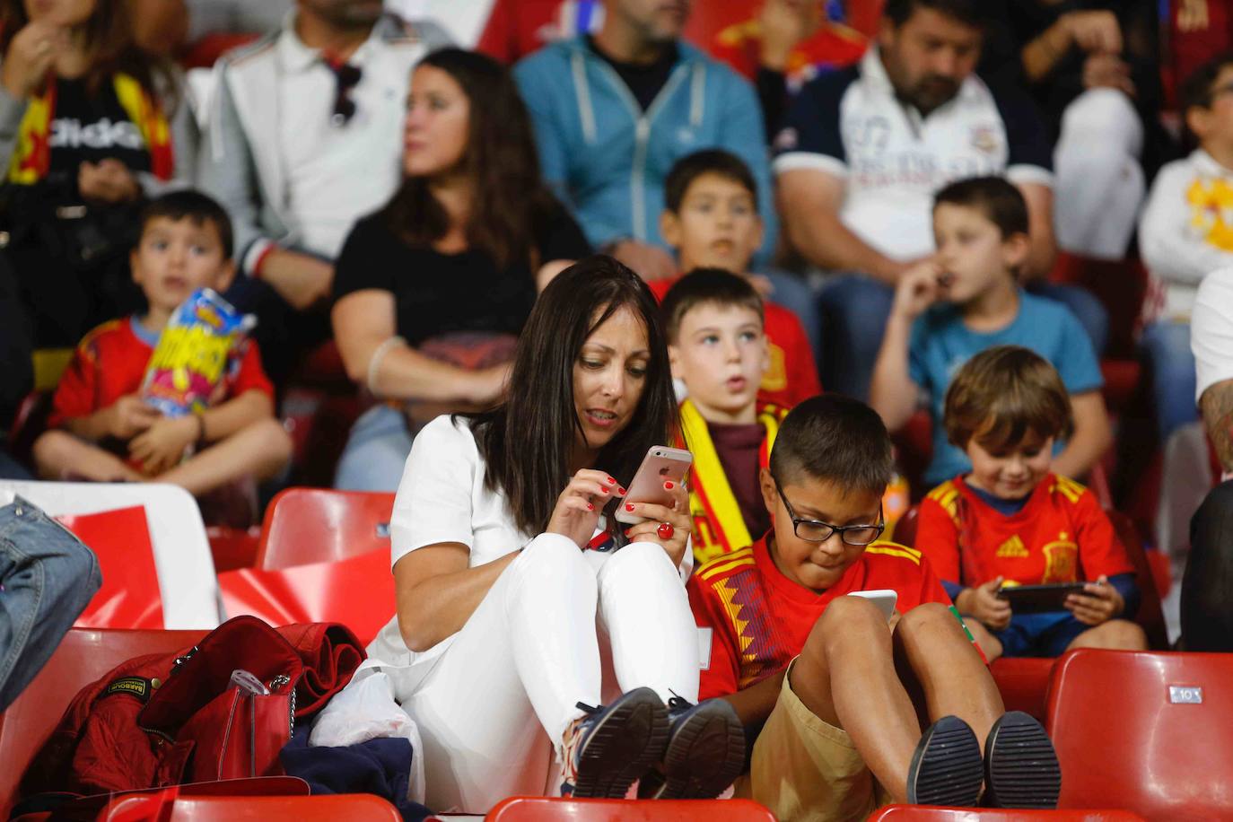 ¿Estuviste este domingo en el partido España-Islas Feroe en El Molinón? 