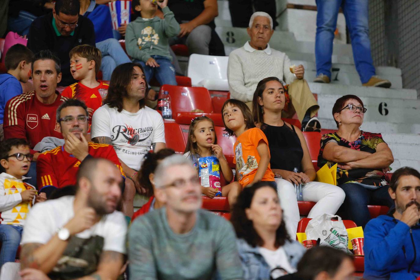 ¿Estuviste este domingo en el partido España-Islas Feroe en El Molinón? 