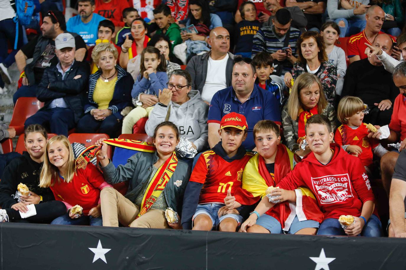 ¿Estuviste este domingo en el partido España-Islas Feroe en El Molinón? 