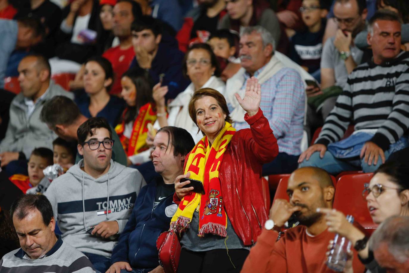 ¿Estuviste este domingo en el partido España-Islas Feroe en El Molinón? 