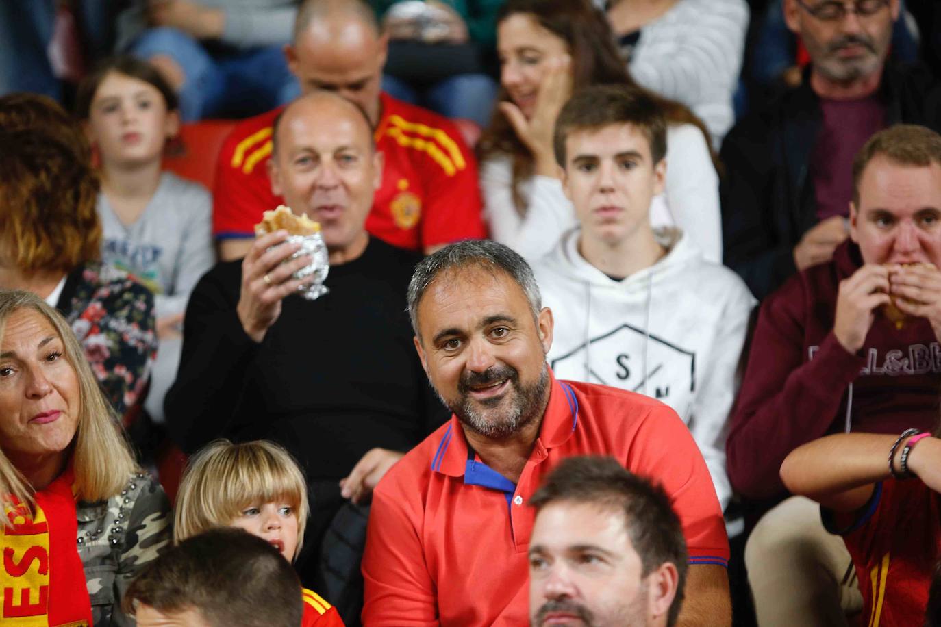 ¿Estuviste este domingo en el partido España-Islas Feroe en El Molinón? 