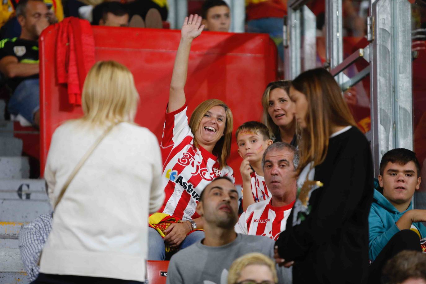 ¿Estuviste este domingo en el partido España-Islas Feroe en El Molinón? 