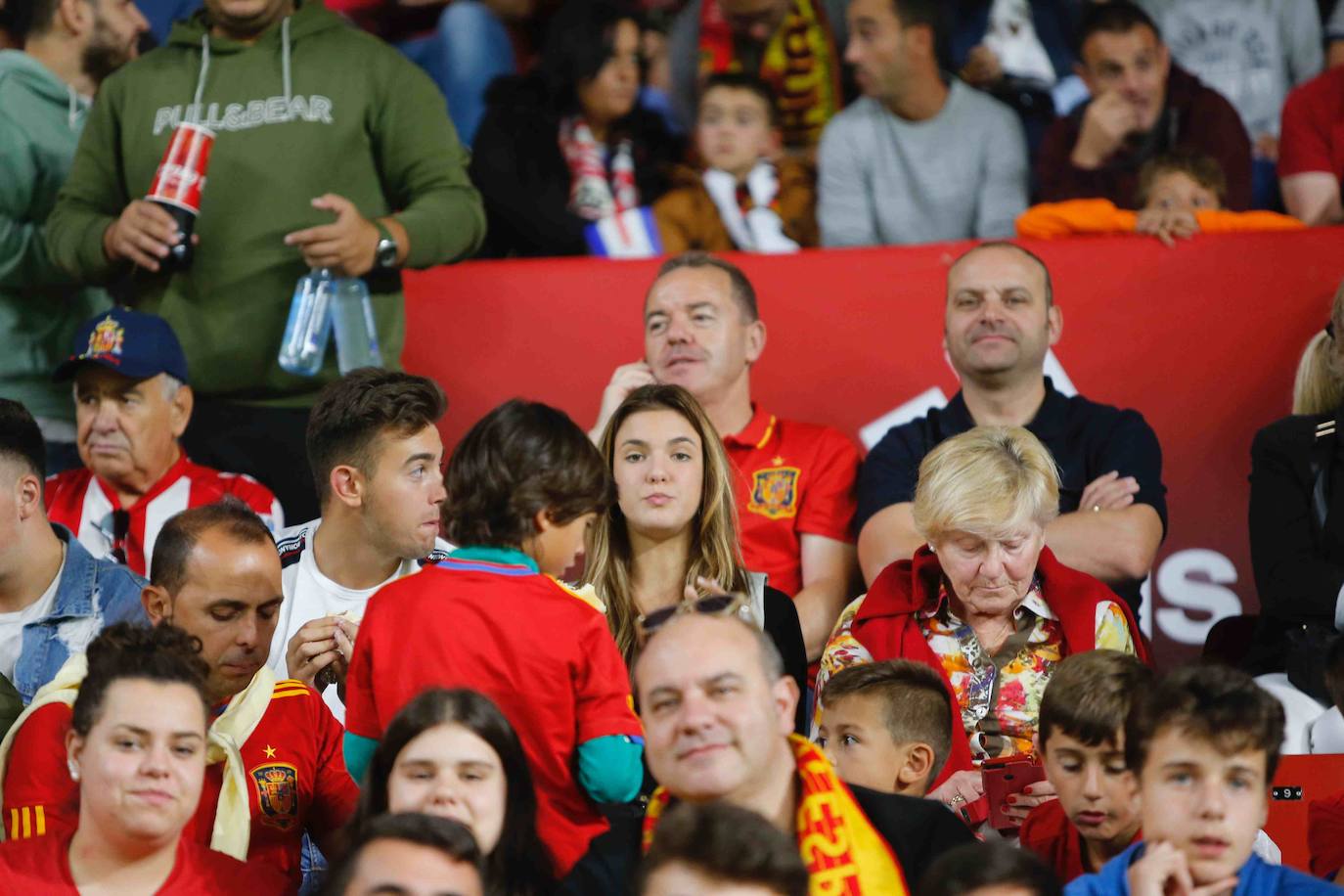 ¿Estuviste este domingo en el partido España-Islas Feroe en El Molinón? 