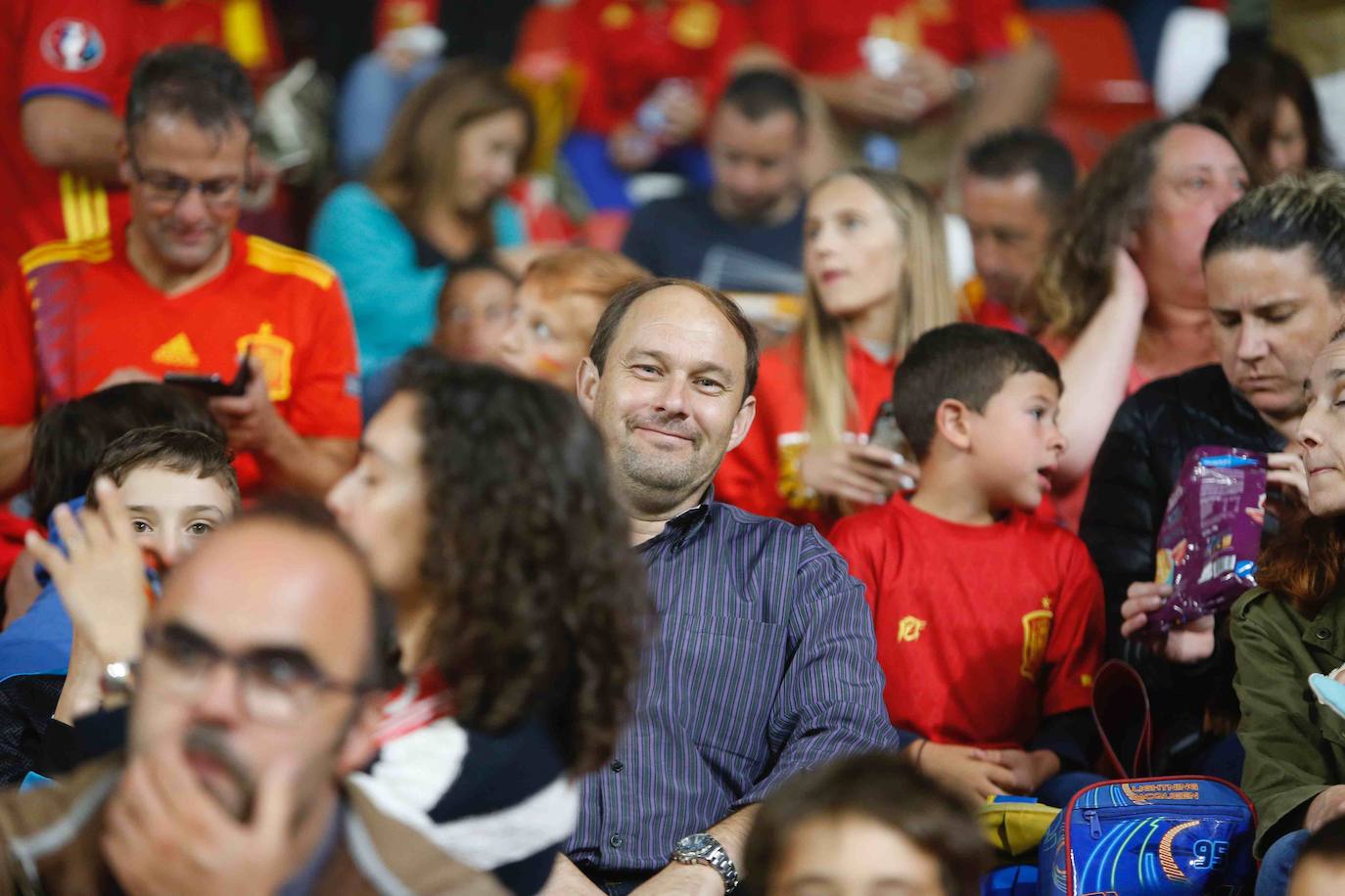 ¿Estuviste este domingo en el partido España-Islas Feroe en El Molinón? 