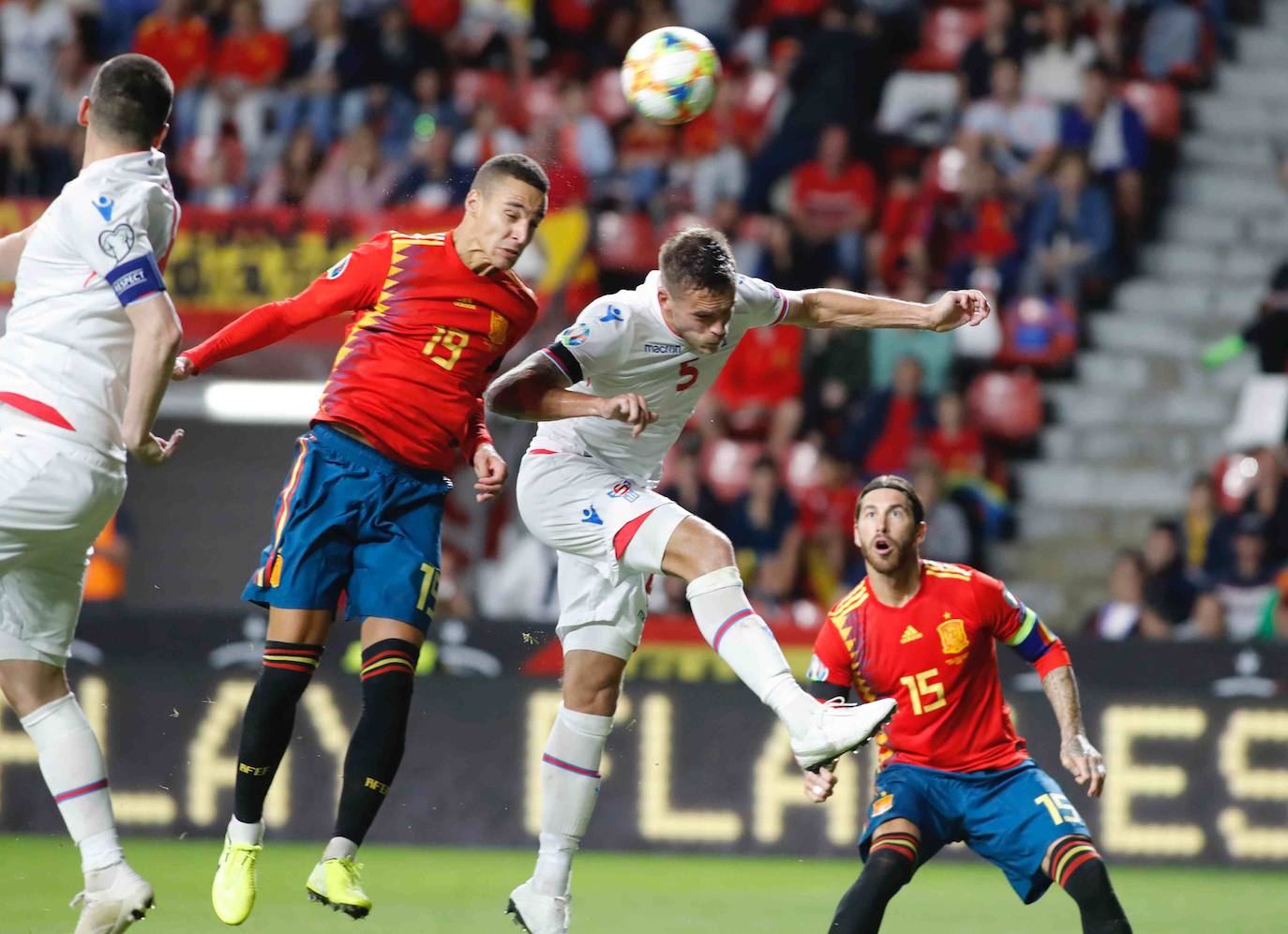 Fotos: Las imágenes del amistoso entre España e Islas Feroe