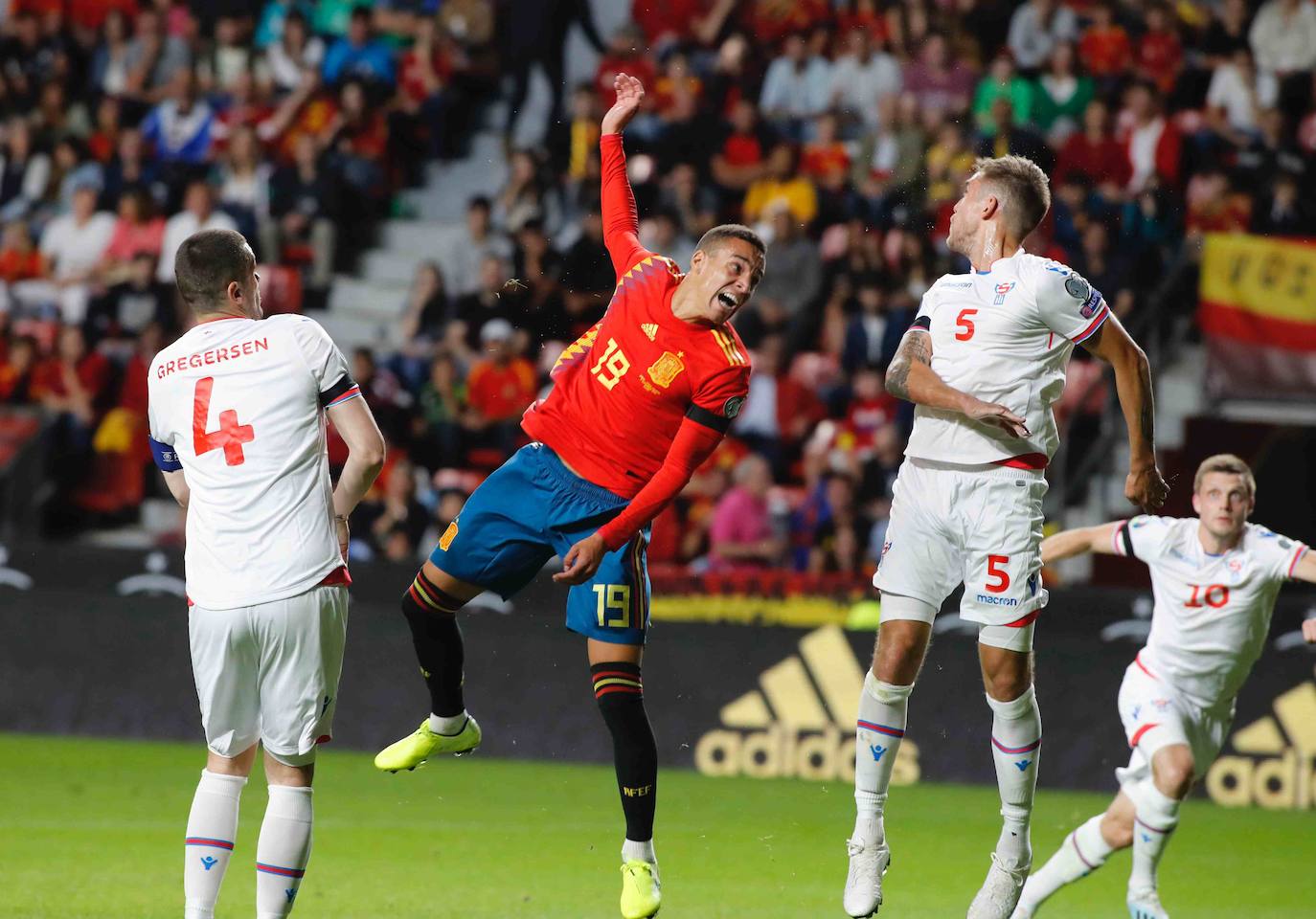 Fotos: Las imágenes del amistoso entre España e Islas Feroe