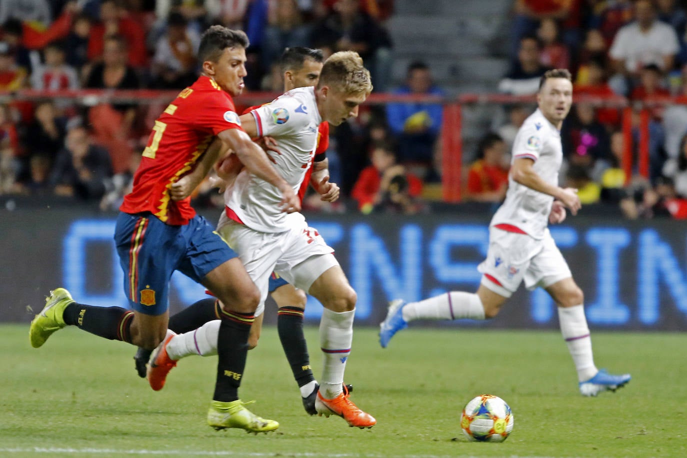 Fotos: Las imágenes del amistoso entre España e Islas Feroe